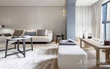 以灰色的高冷開頭，用陽光的溫柔結尾