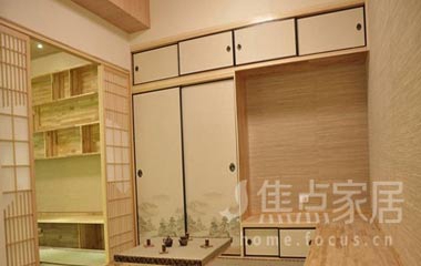 讓次臥兼顧客房和書房的法寶，正是榻榻米