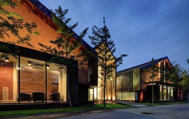 辦公總部設計 老廠房變身時尚辦公空間