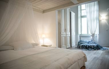 簡約躍層公寓 舒適的純色治愈系美家