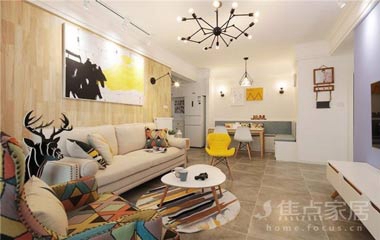 設計的兩居室，每日必爭的是餐廳卡座的位置