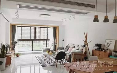 陽臺和客廳，親戚都問我怎么買了200平米的房子！