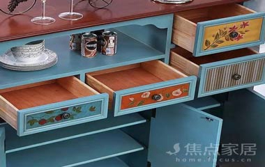 作為進入房間的第一個空間,擺設是很重要的