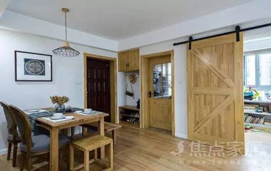 兩室一廳,客廳陽臺改成了榻榻米休閑區